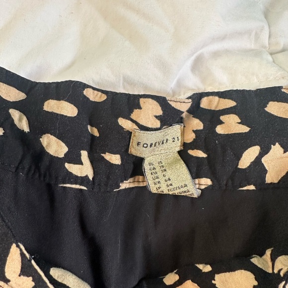 Forever 21 Tennis Skirt with Zip Up Side and Pockets - Picture 2 of 5